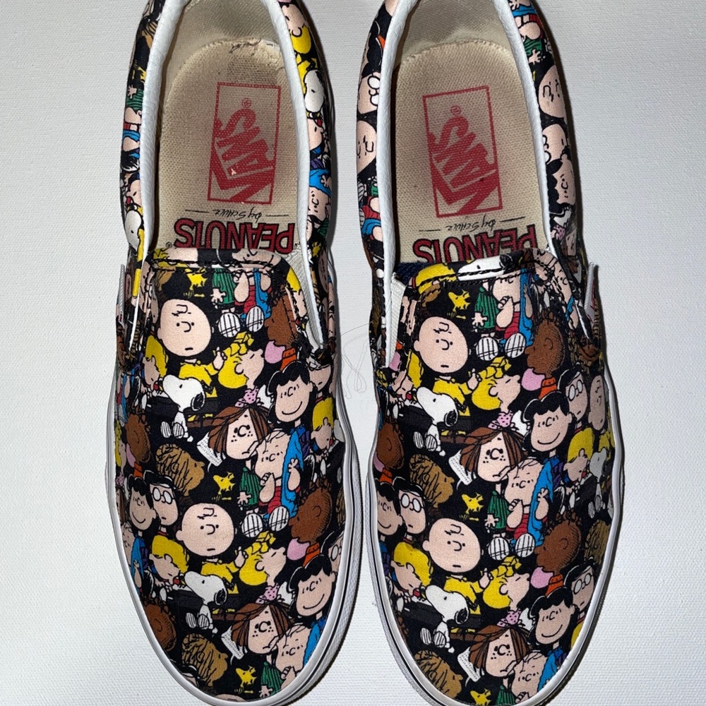 Vans x Peanuts “The Gang” Classic Slip-Ons Women’s Size 7.5 , Men’s Size 6